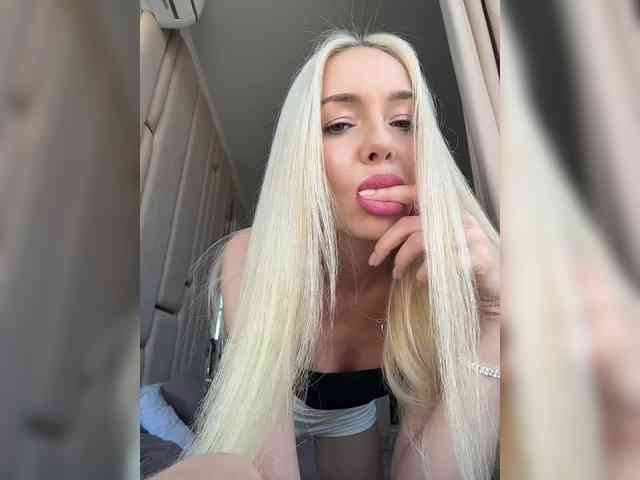 WhiteGirl-one webcam