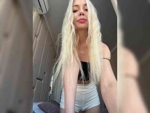 WhiteGirl-one webcam