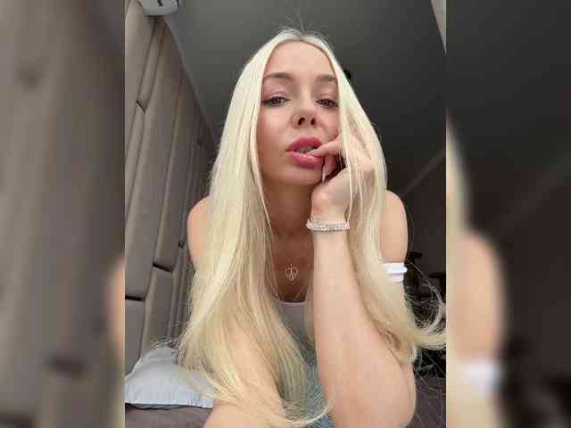 WhiteGirl-one webcam