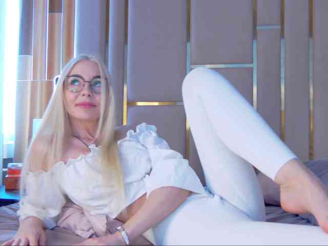 WhiteGirl-one webcam