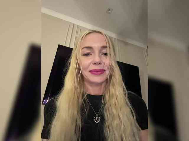 WhiteGirl-one webcam