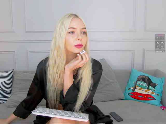 WhiteGirl-one webcam