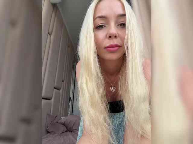 WhiteGirl-one webcam