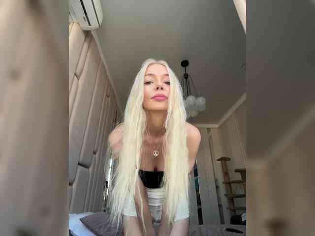 WhiteGirl-one webcam