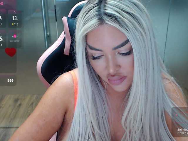 SarahStone's BongaCams show and profile