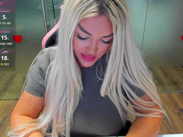 SarahStone Live Cam on BongaCams