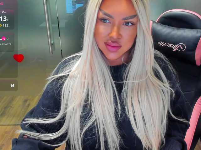 SarahStone's BongaCams show and profile