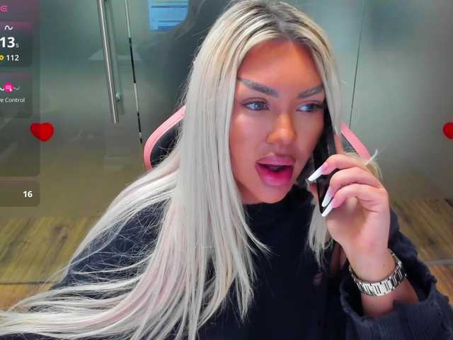 SarahStone's BongaCams show and profile