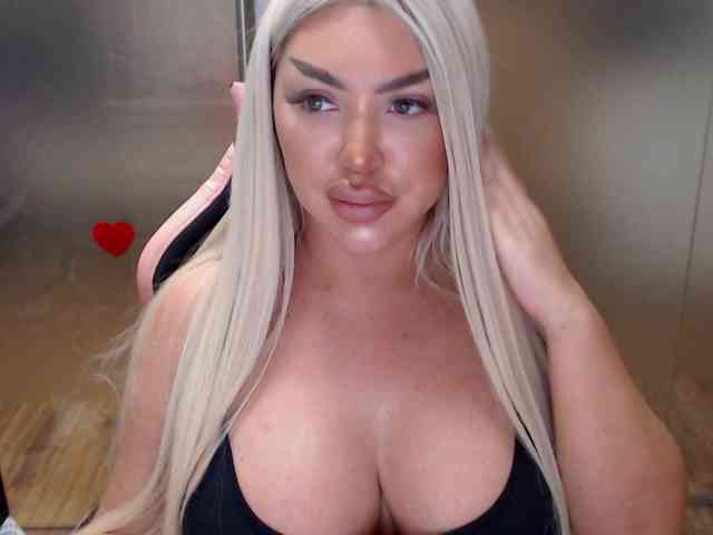 live cam room SarahStone