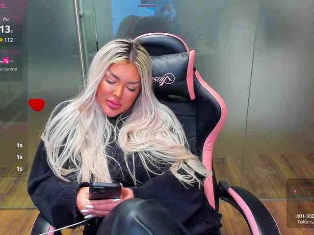 SarahStone Live Webcam on BongaCams