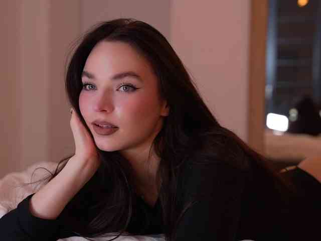 Live Sex Chat with blackvelveet (@Merrimarina)