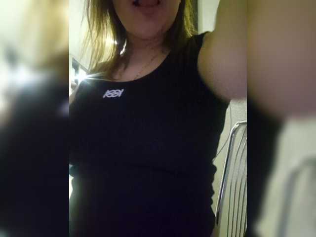 Kira183's BongaCams show and profile