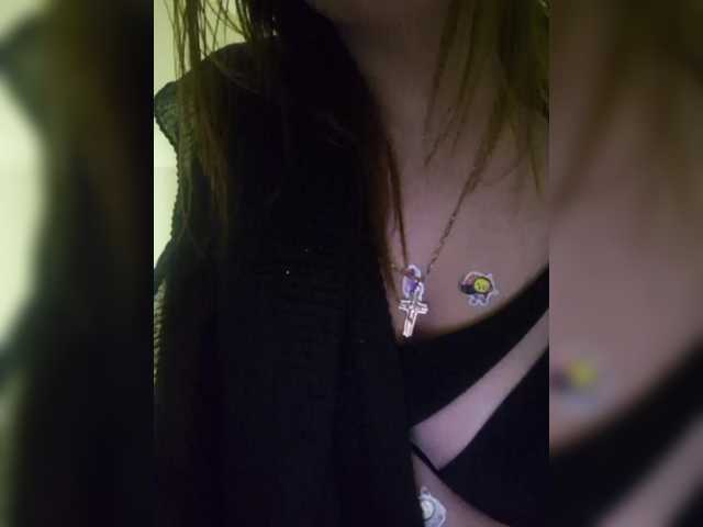 Kira183's BongaCams show and profile