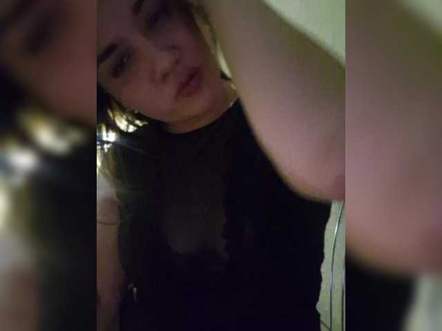 Kira183's BongaCams show and profile