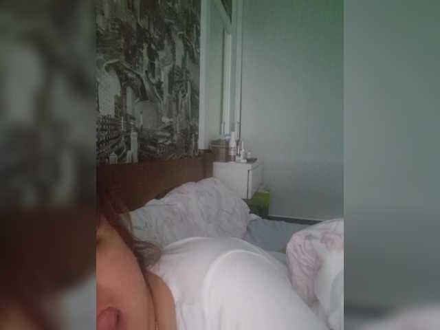 Kira183's BongaCams show and profile