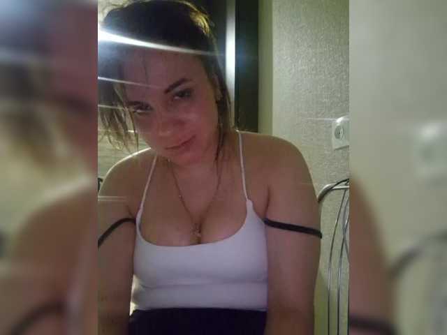 Kira183's BongaCams show and profile
