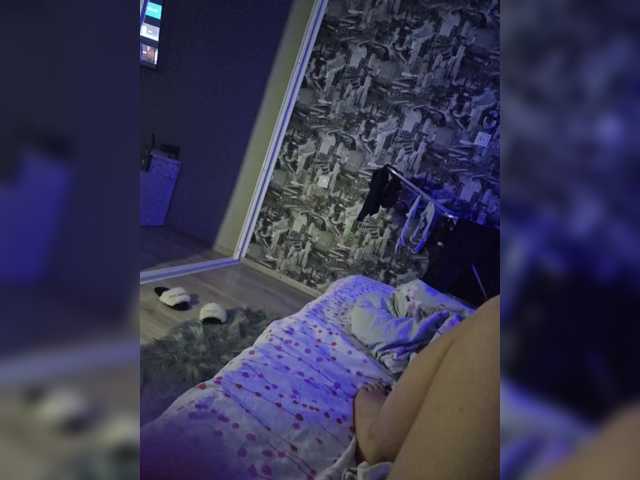 Kira183's BongaCams show and profile