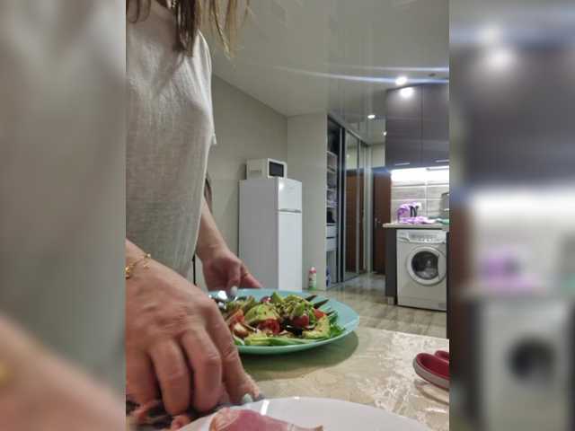 Kira183's BongaCams show and profile