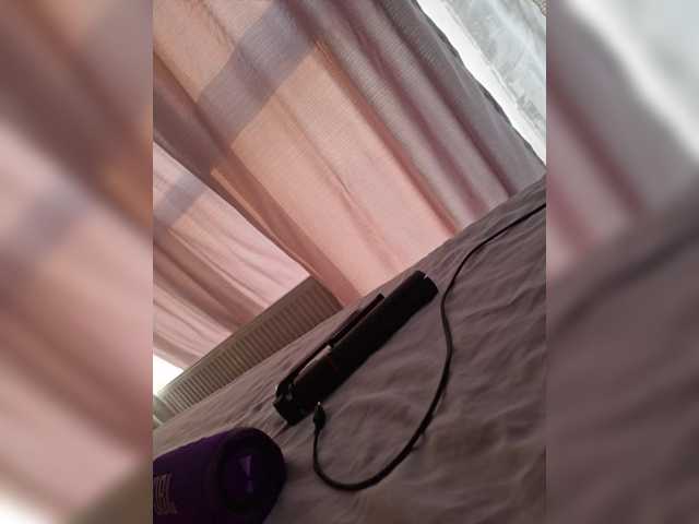 Kira183's BongaCams show and profile