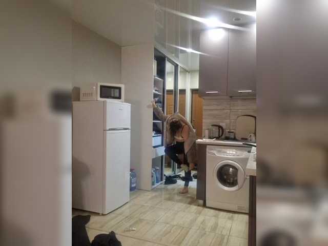 Kira183's BongaCams show and profile