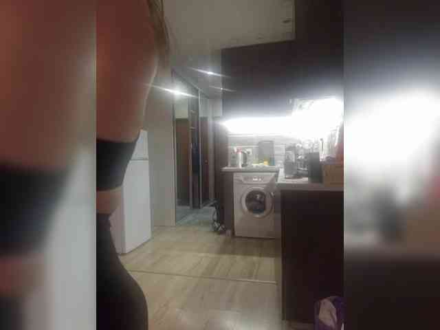 Kira183 webcam