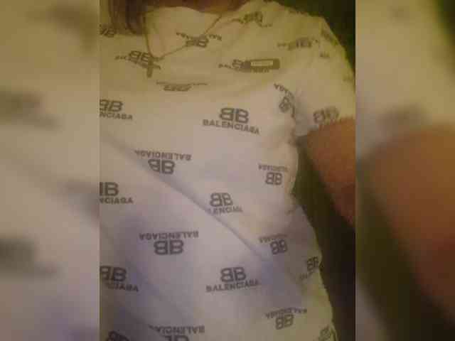 Kira183 webcam