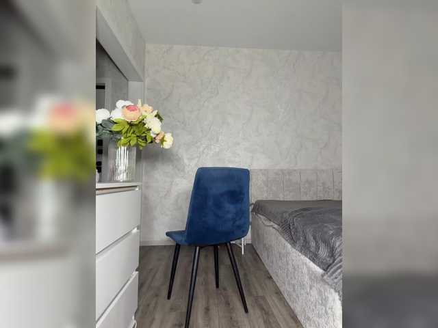 VikiKiss live cam profile