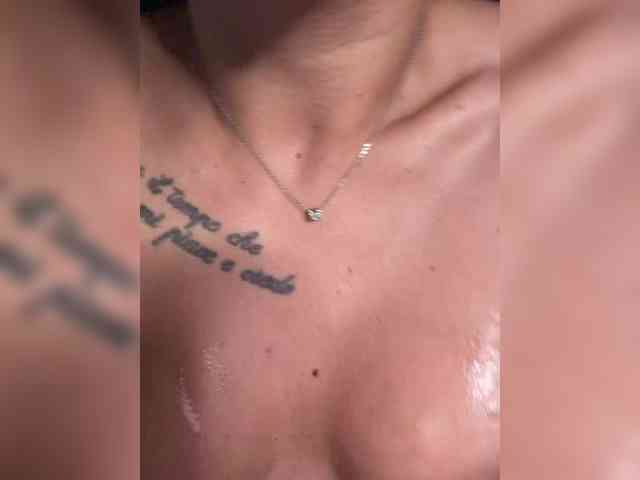 B_A_B_Y___111 webcam