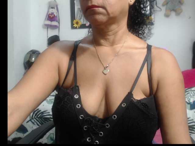 sarah-hot webcam bongacams model stream image