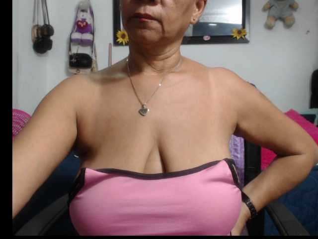 sarah-hot's BongaCams show and profile