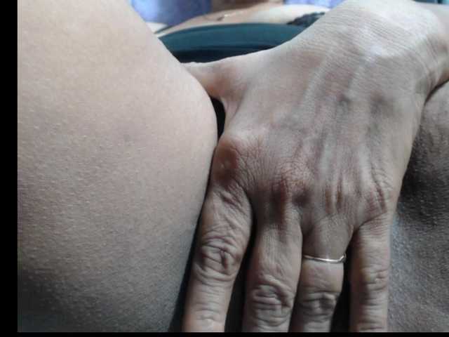 sarah-hot's BongaCams show and profile