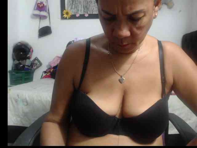 sarah-hot webcam