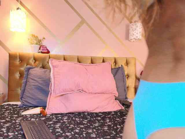 dove-mature webcam