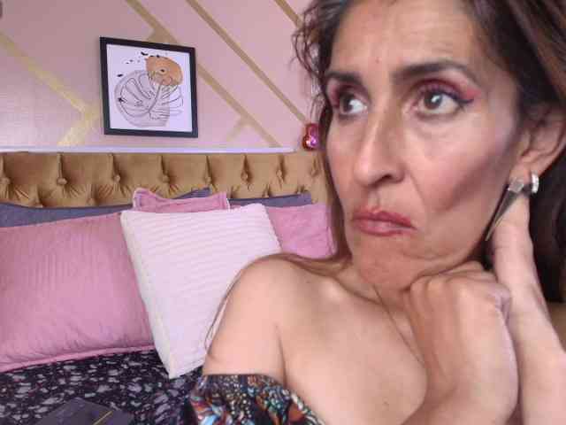 dove-mature webcam