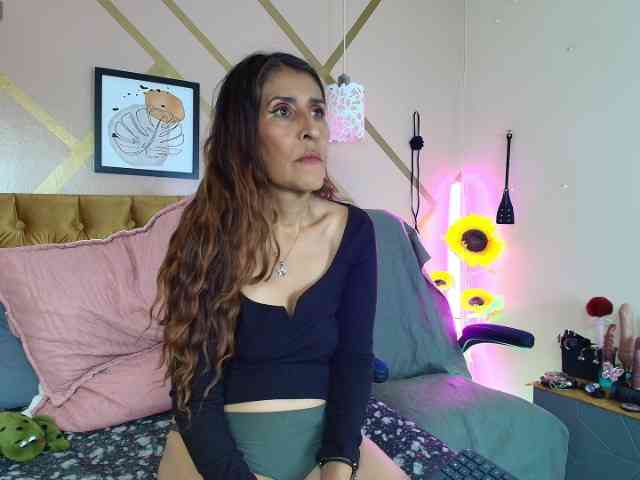 dove-mature webcam