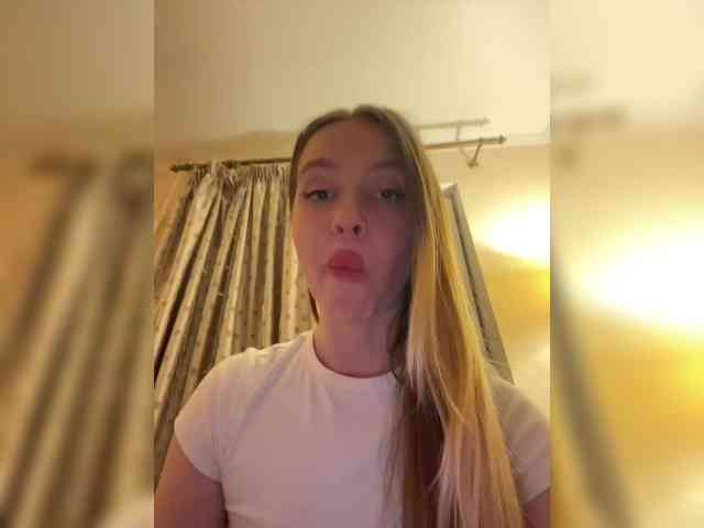 Kisspussy1111 webcam