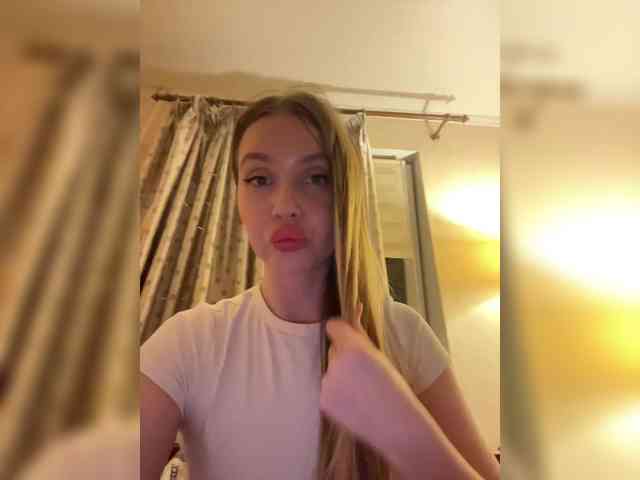 Kisspussy1111 webcam