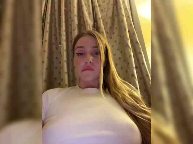 Kisspussy1111 webcam