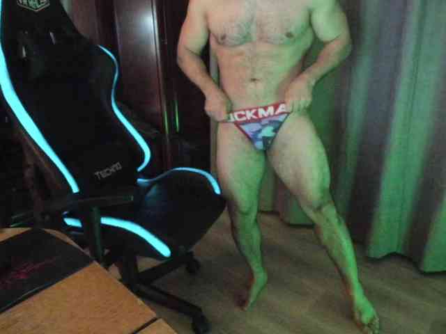 HandsomeHercules Live Webcam on BongaCams