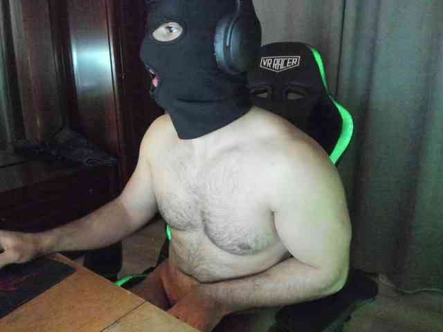 HandsomeHercules Live Webcam on BongaCams