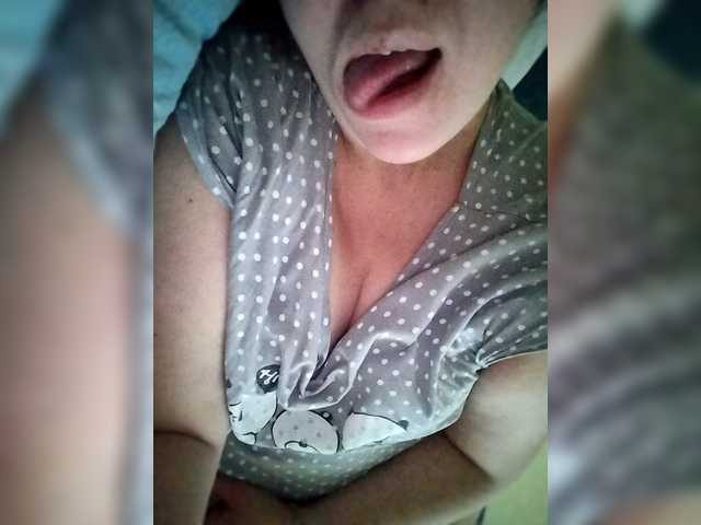 Mia883's BongaCams show and profile