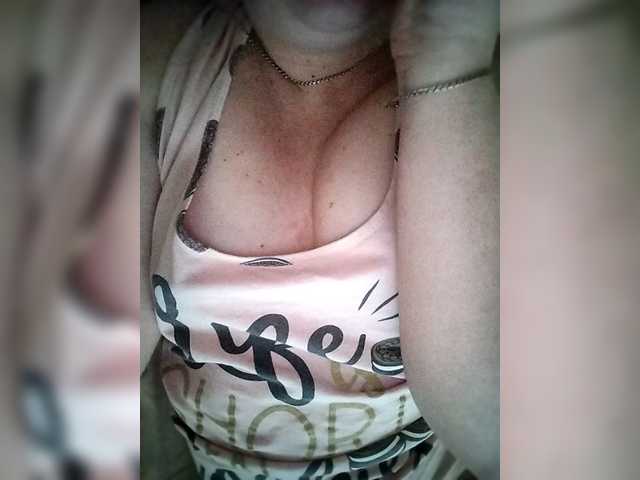 Mia883's BongaCams show and profile