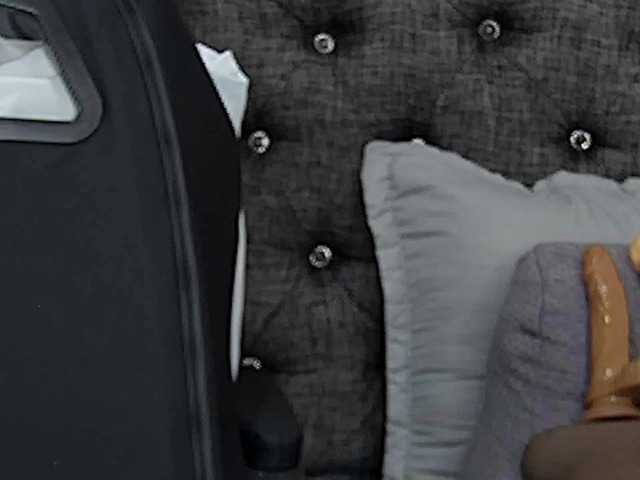 sara-greyx's BongaCams show and profile