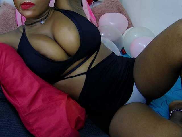 sara-greyx's BongaCams show and profile