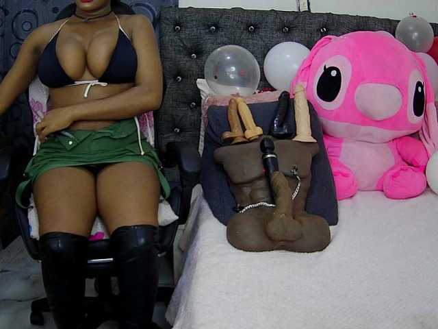 sara-greyx's BongaCams show and profile