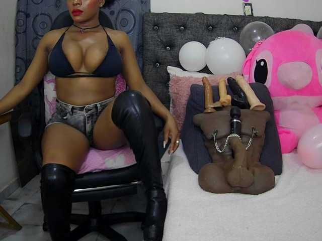 sara-greyx's BongaCams show and profile