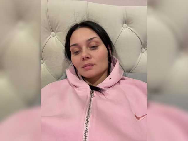 Paratrax's BongaCams show and profile