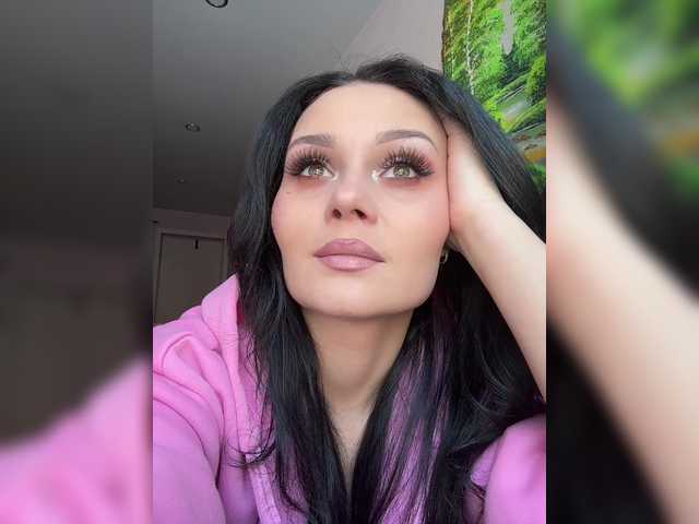 Paratrax's BongaCams show and profile