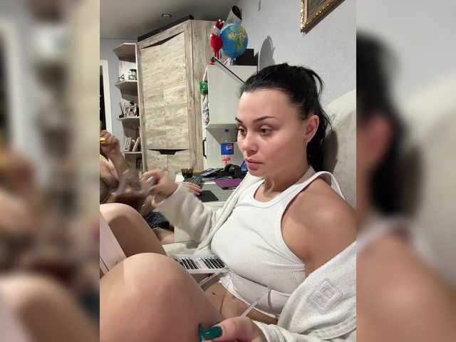 Paratrax's BongaCams show and profile