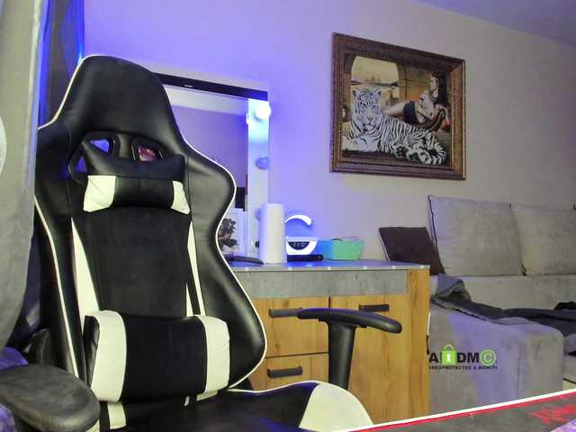  Paratrax chat room